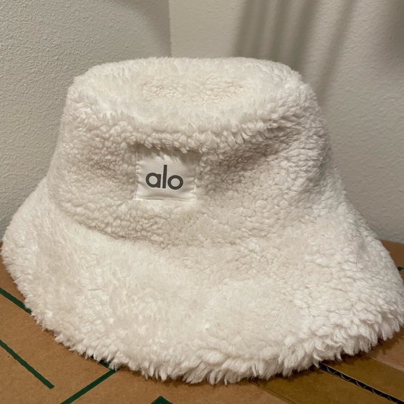 Foxy Sherpa Bucket Alo Yoga Bucket Hat Furry Faux Fur Bucket Hat